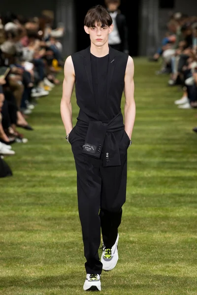 Look 3